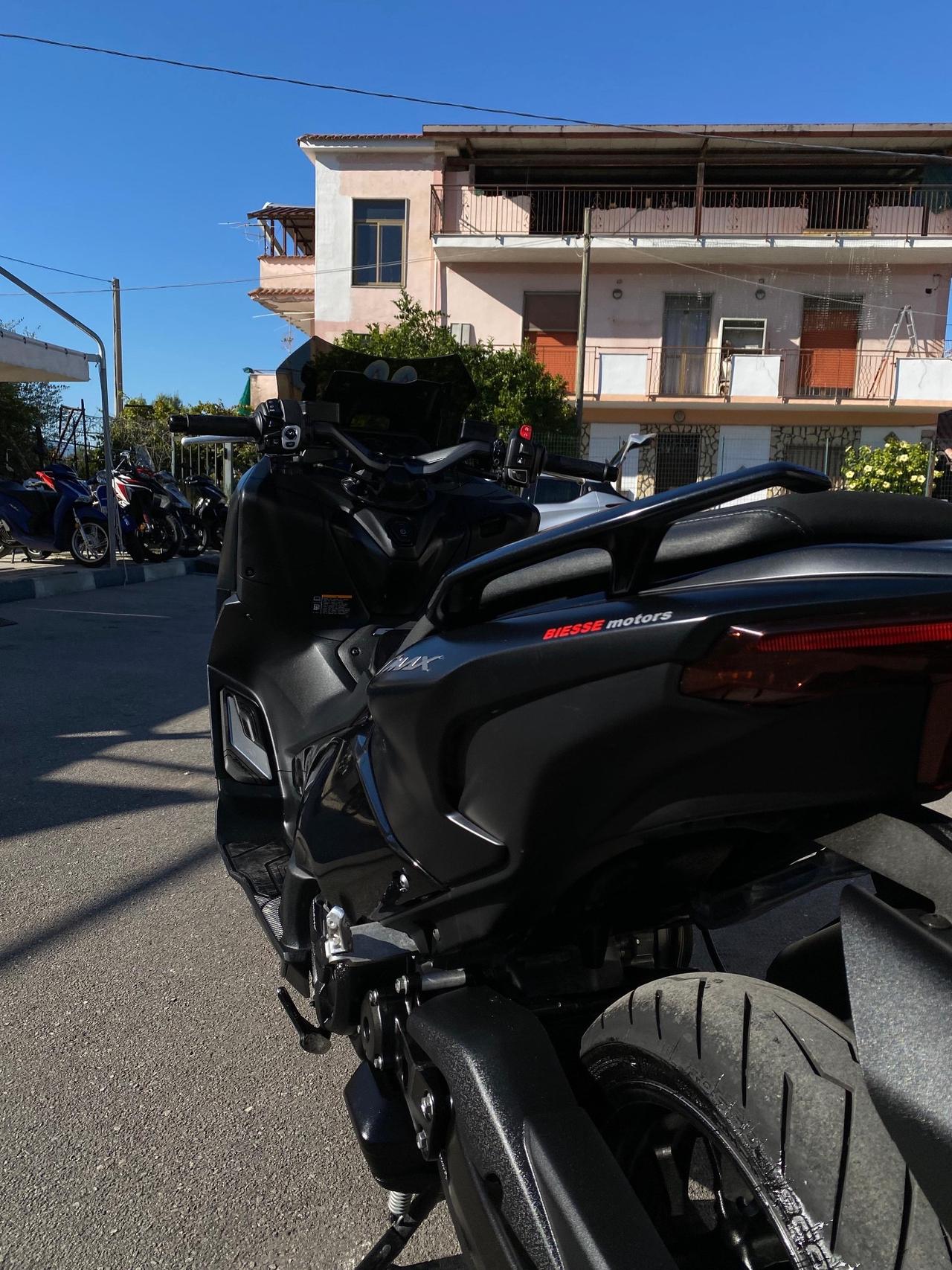 Yamaha T Max 560 black
