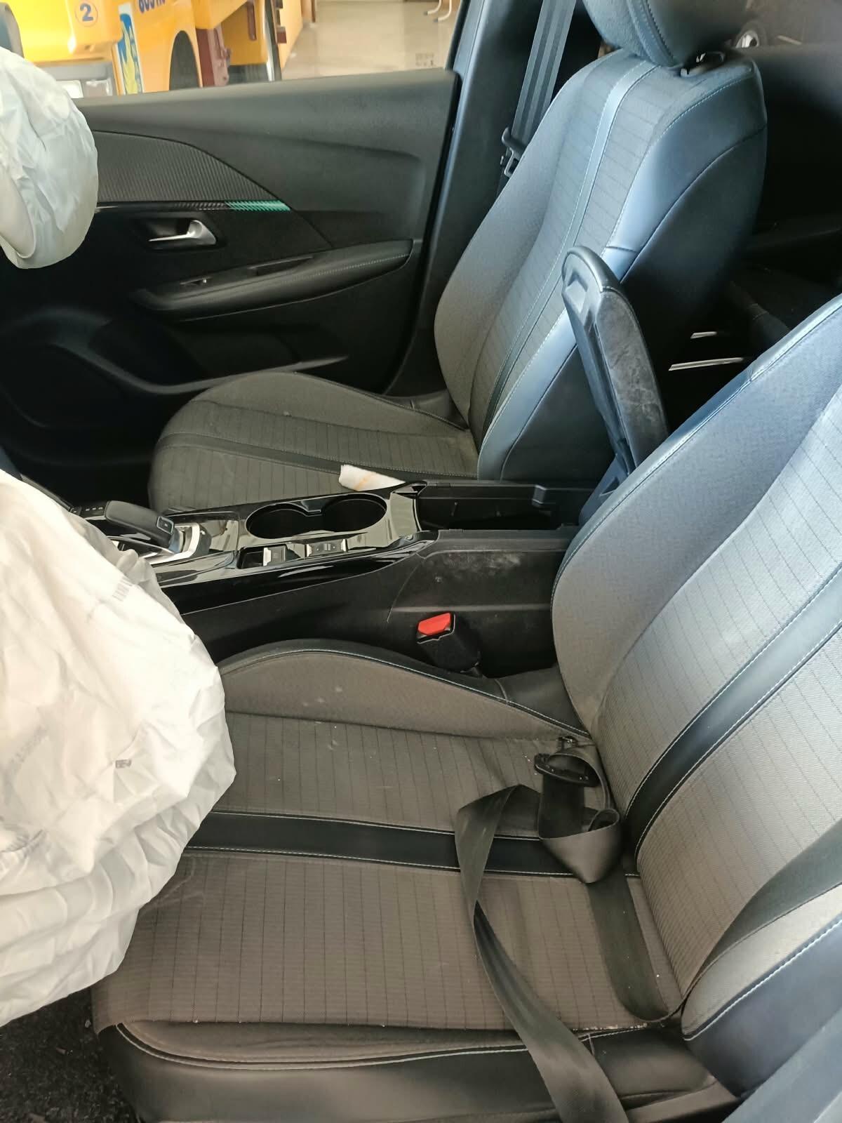 Peugeot 208 PureTech 100 Stop&Start EAT8 5 porte Allure