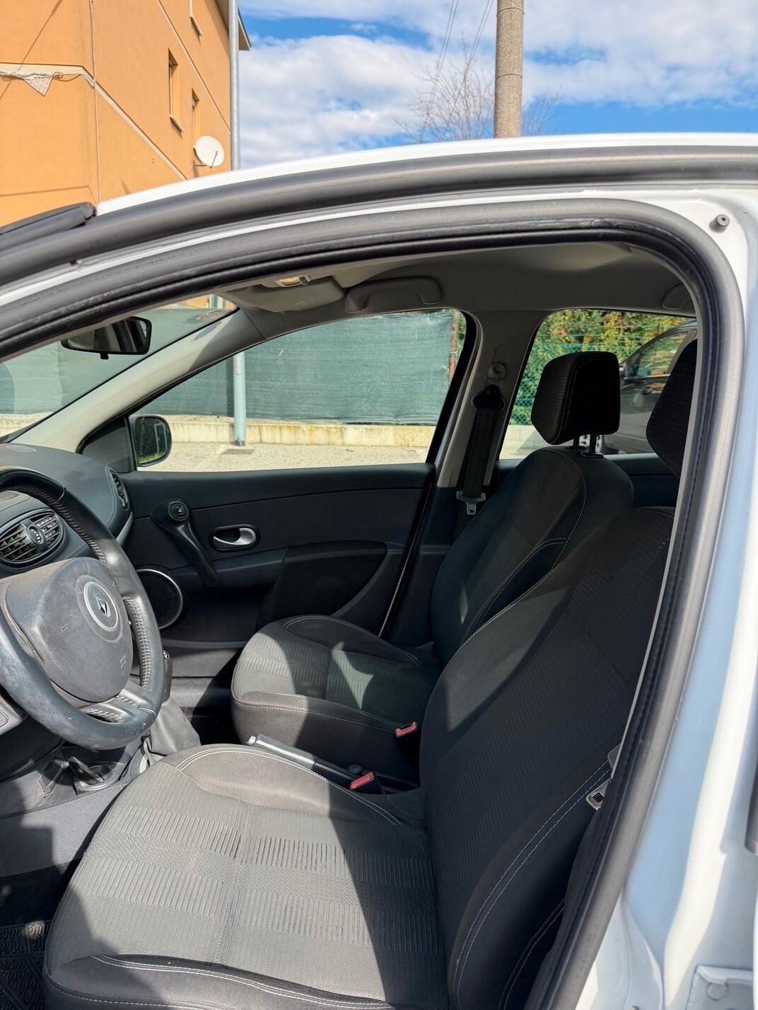 Renault Clio 1.2 - NEOP. - NAV. - 12 MESI DI GARANZIA