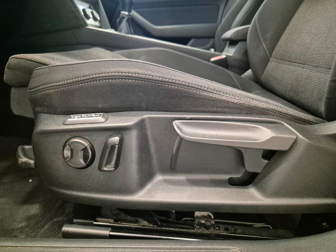 Volkswagen Passat Variant 1.6 tdi Business 120cv - NEOPATENTATI - ACC/Lim - Carplay - Sens. Park.