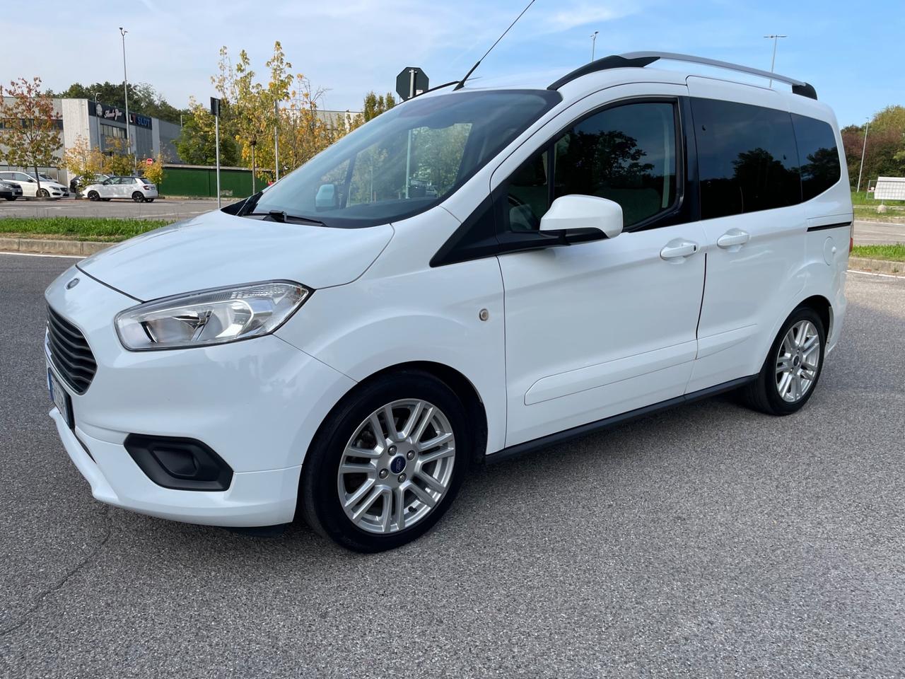 Ford Tourneo Courier 1.5 TDCI 100 CV Sport
