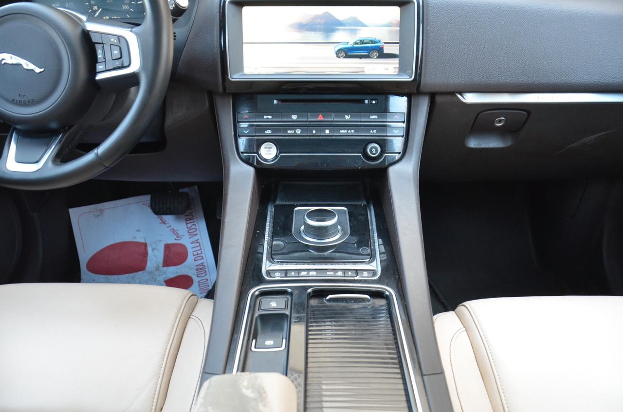 Jaguar F-Pace 2.0 D 180 CV AWD Prestige