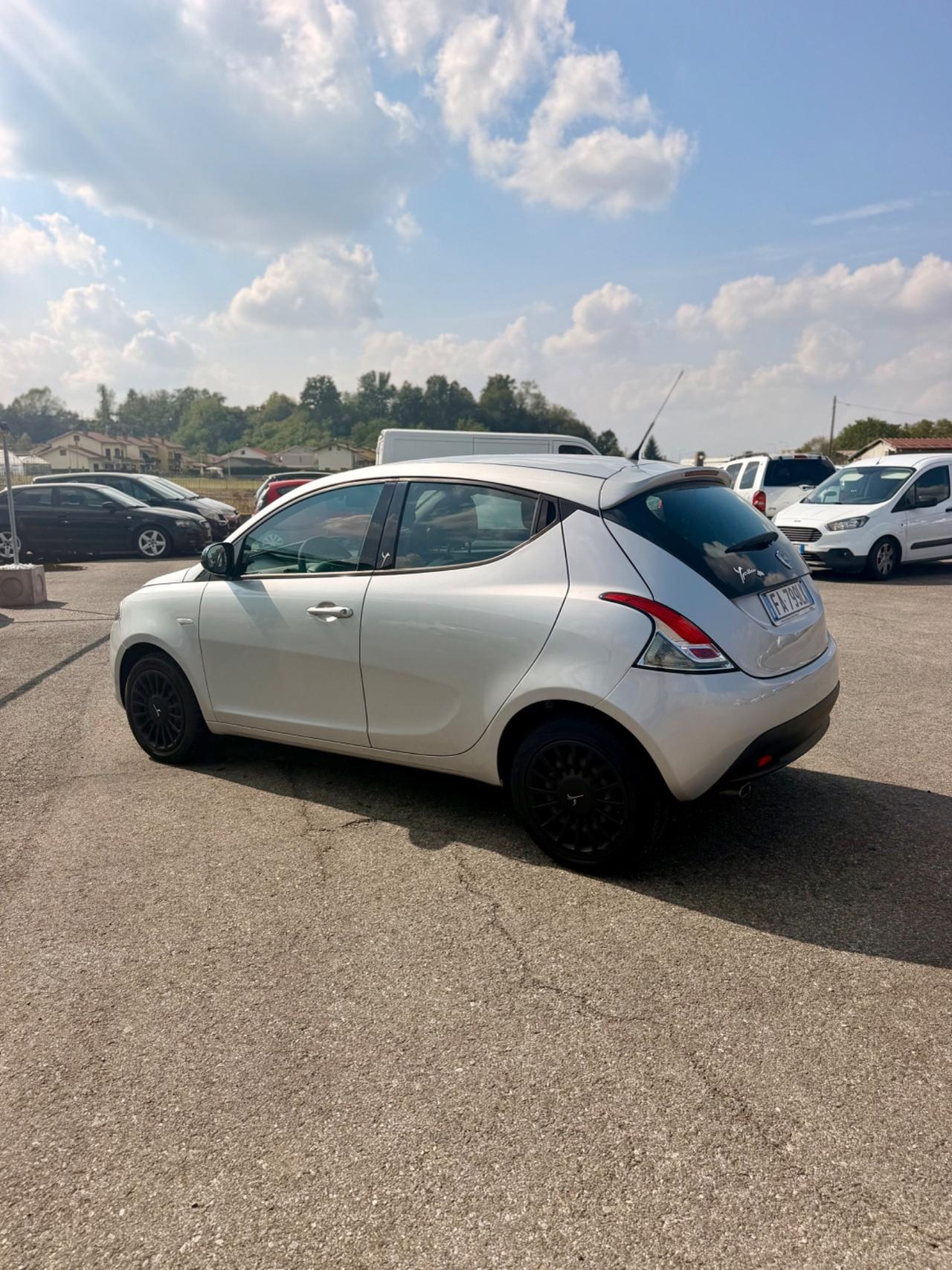 Lancia Ypsilon 1.2 69 CV 5 porte Platinum