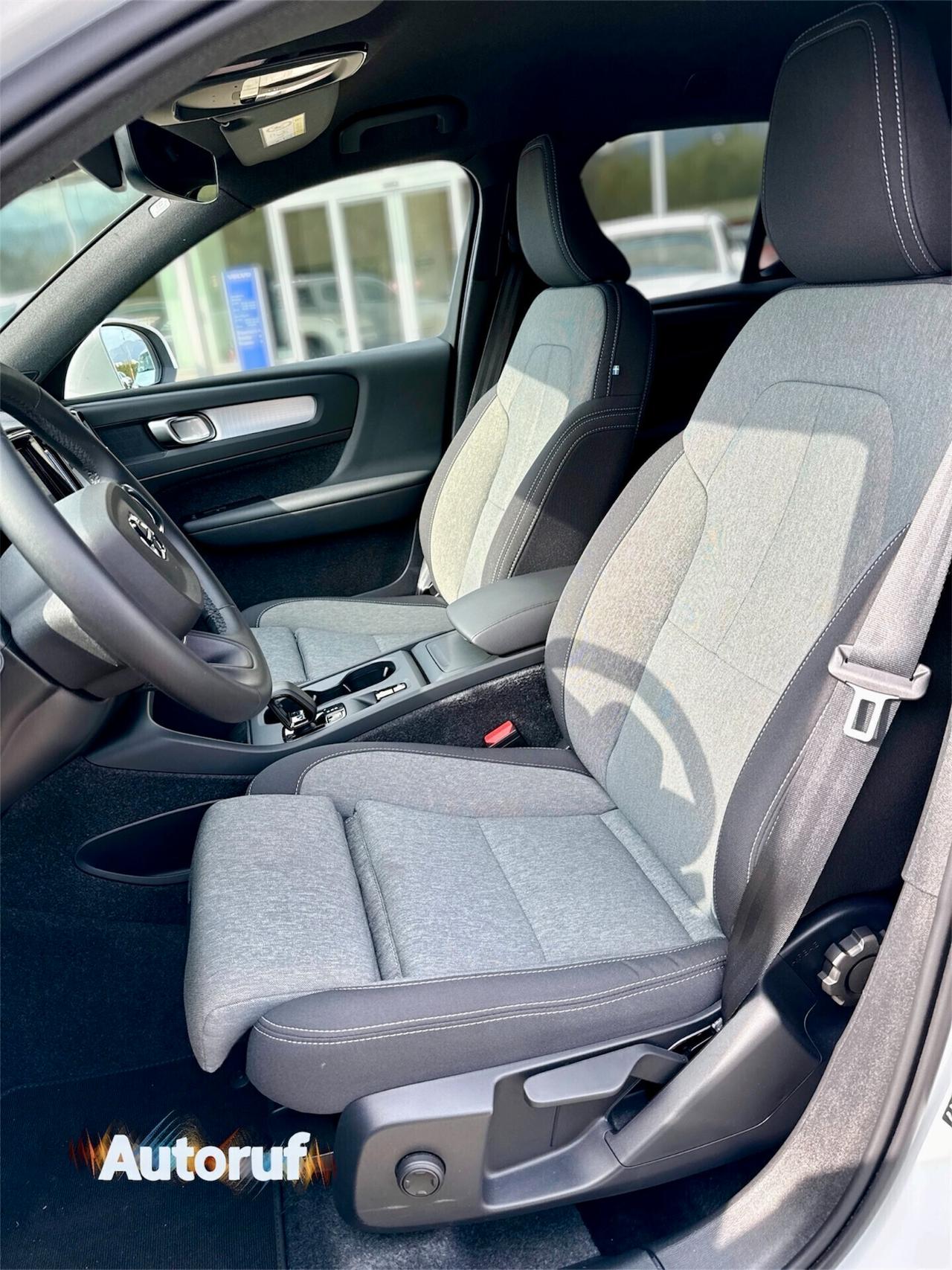 Volvo XC40 Mild Hybrid B3 163cv Crystal White