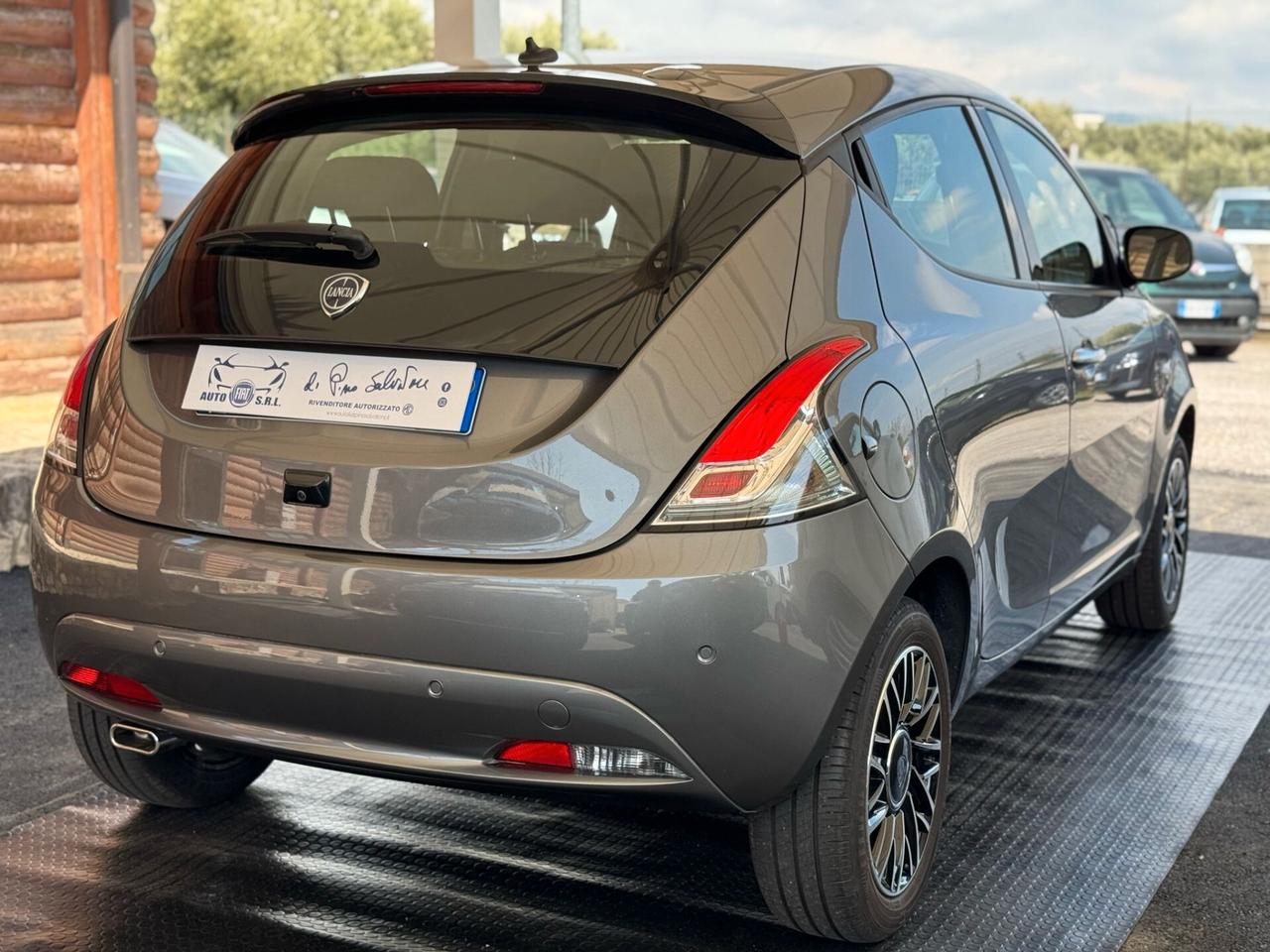 Lancia Ypsilon 1.0 FireFly 5 porte S&S Hybrid Gold Plus