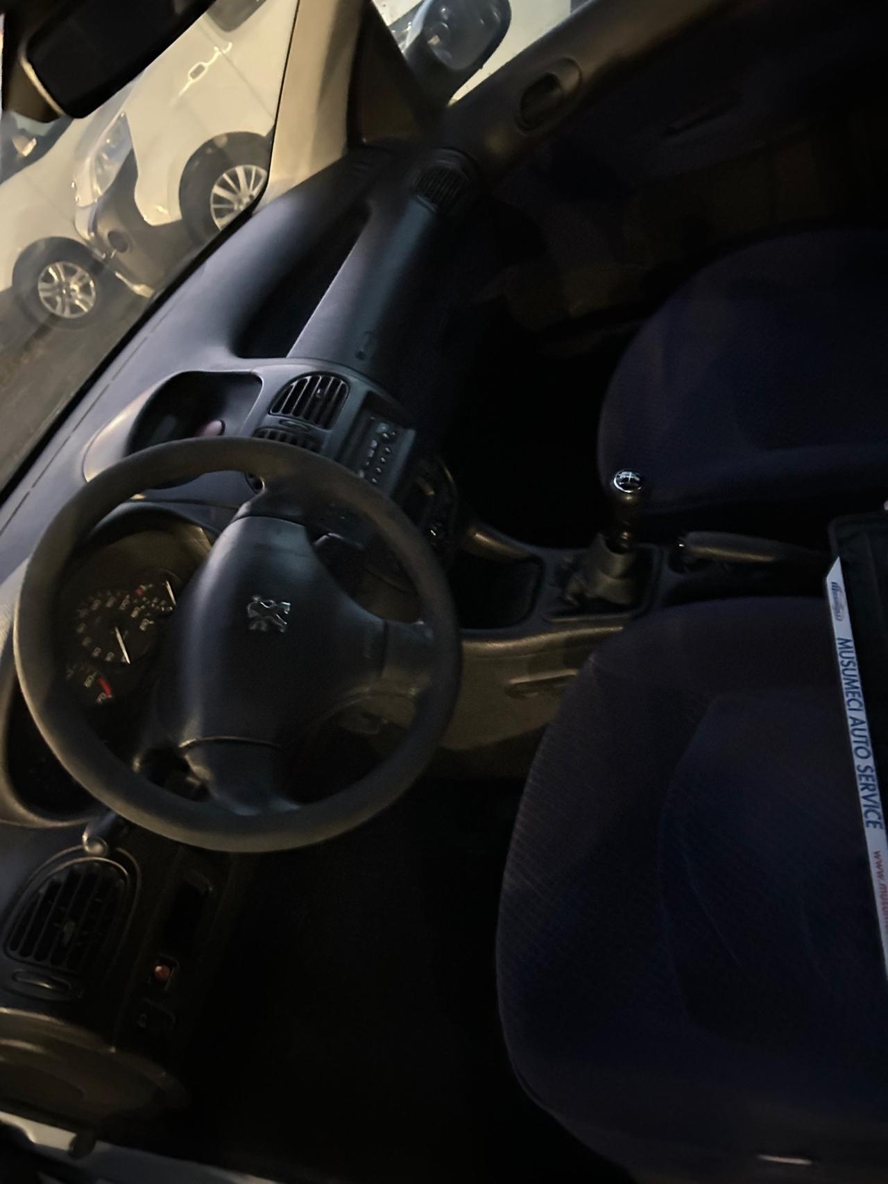 Peugeot 206 1.1 5p. XT