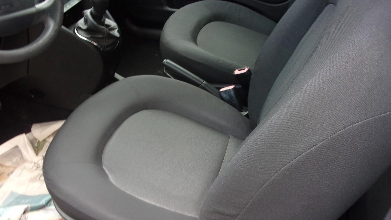 Lancia Ypsilon 1.2 69 CV Unyca