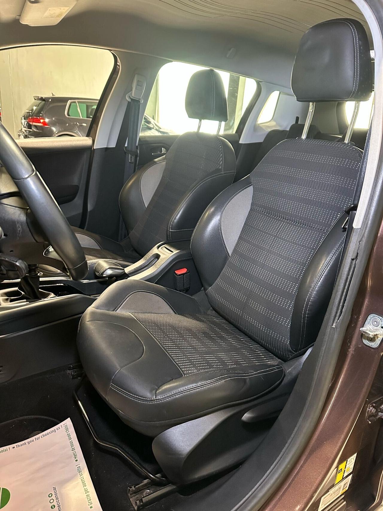 Peugeot 2008 1.6 e-HDi 115 CV Féline