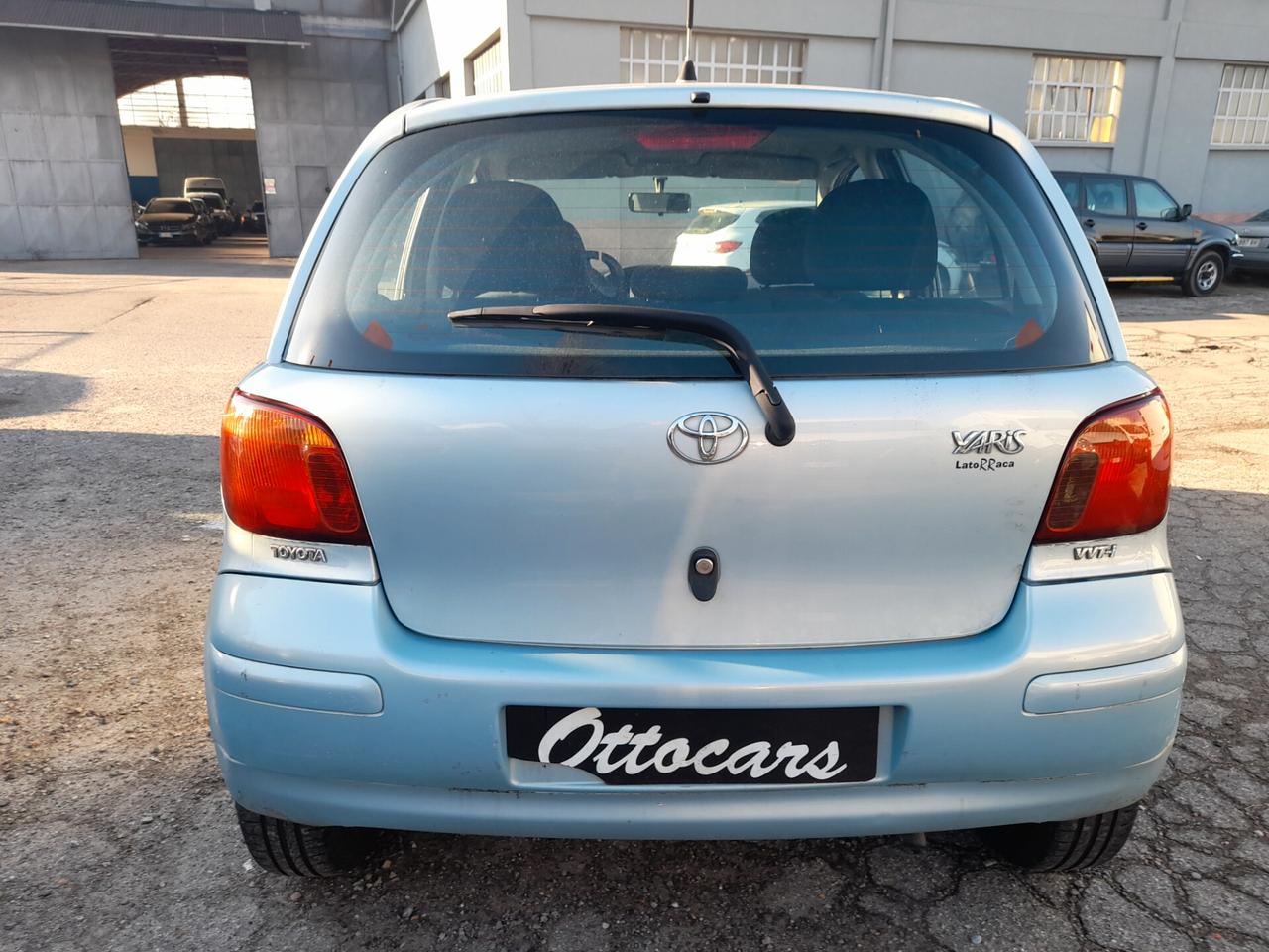 Toyota Yaris 1.0i 16V cat 5 porte Sol