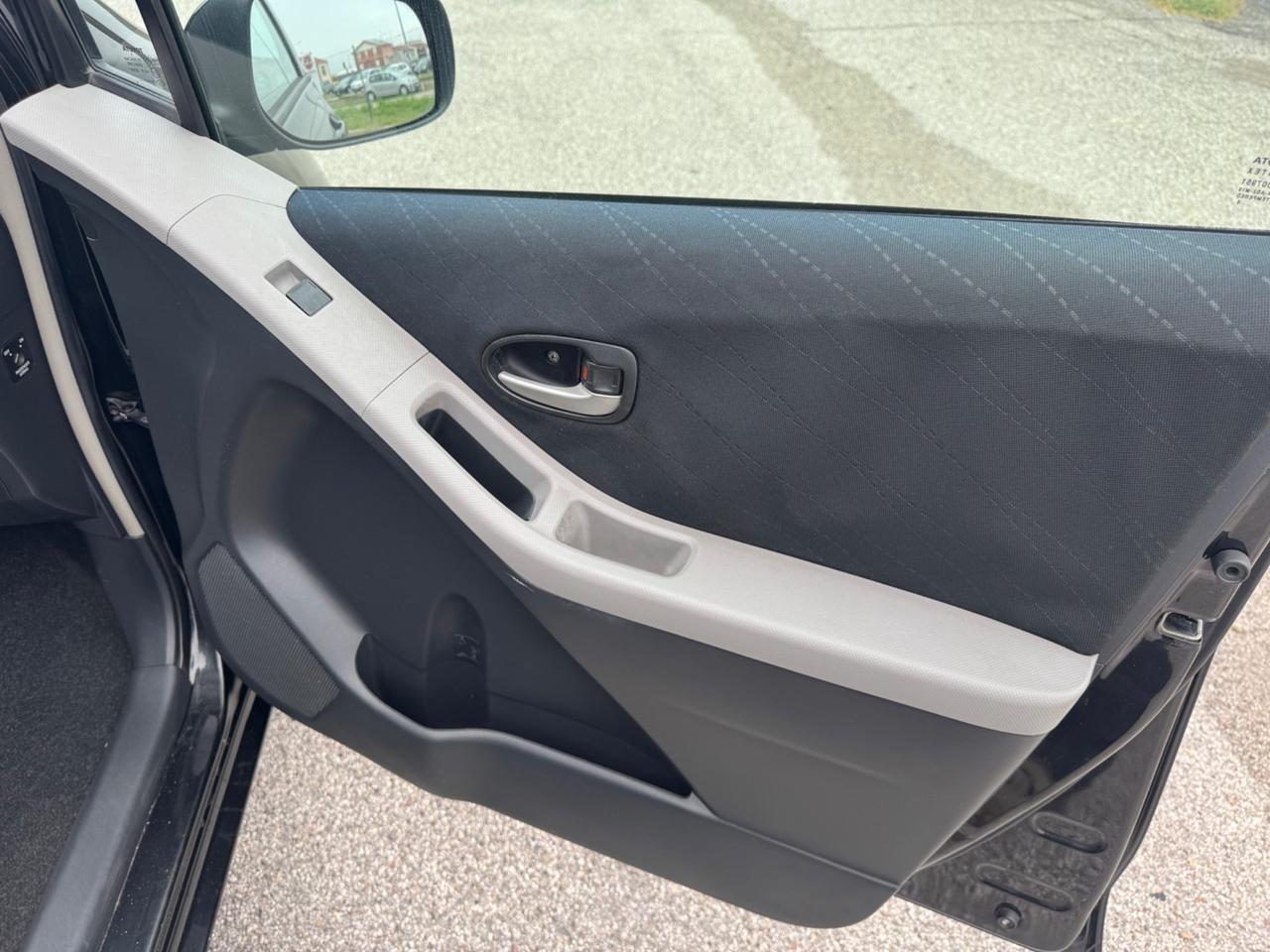 Toyota Yaris 1.3 5 porte Sol