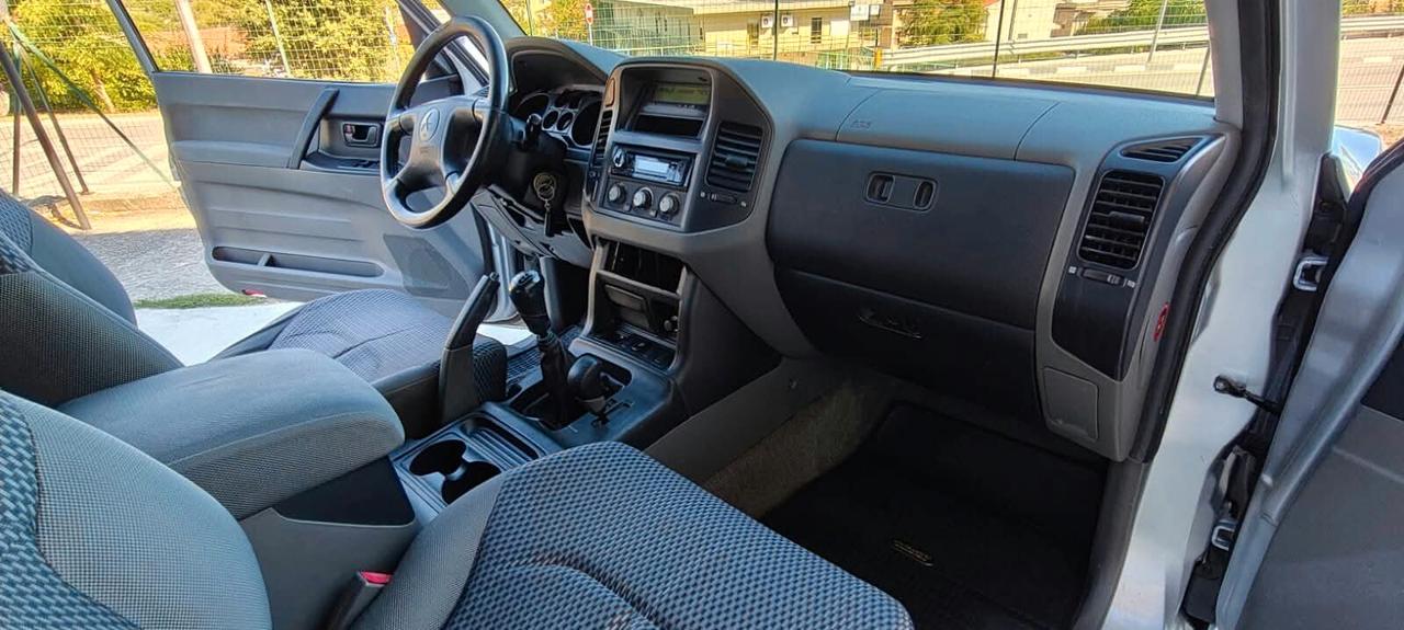 Mitsubishi Pajero 2.5 TDI 3p. Autocarro