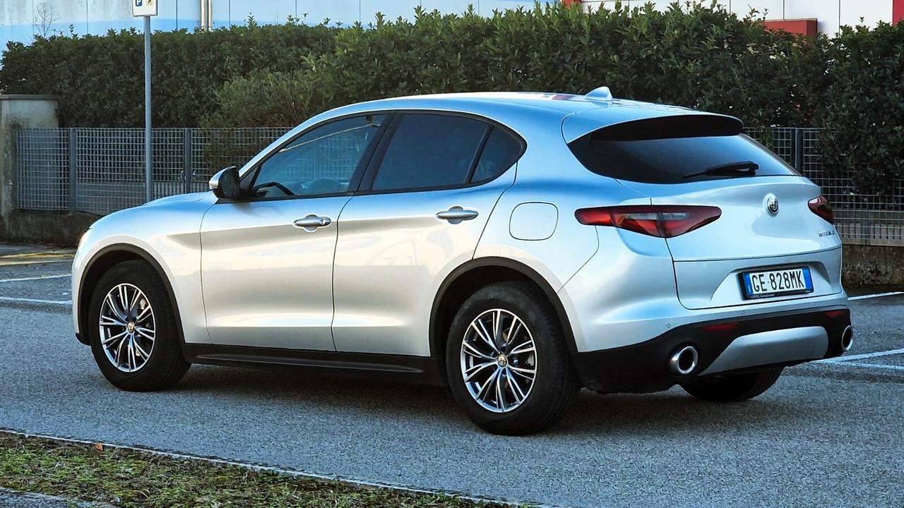 Alfa Romeo Stelvio 2.2 Turbodiesel 160 CV AT8 RWD