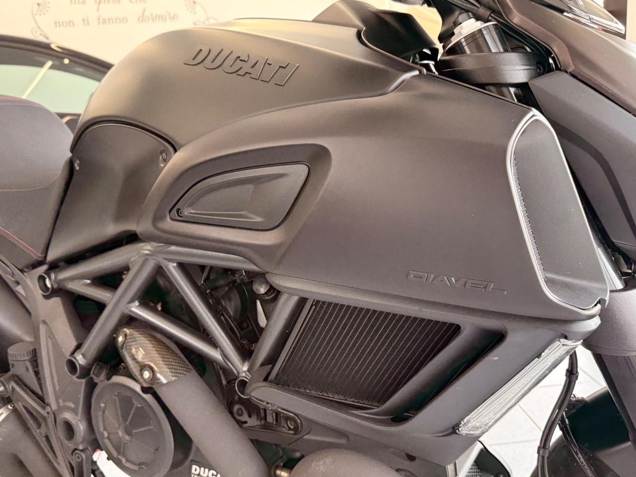 Ducati Diavel Dark