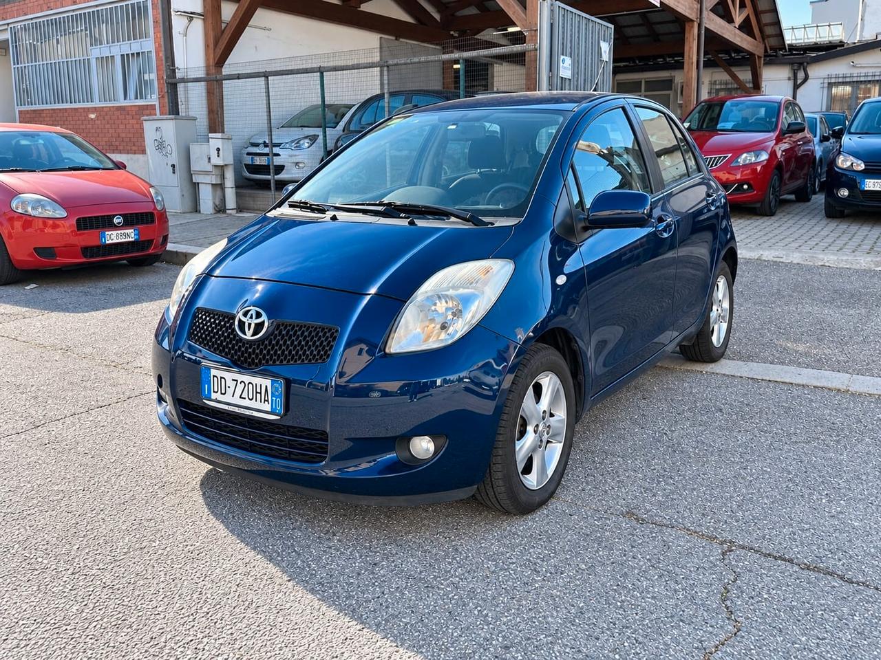 Toyota Yaris 1.0 5 porte Sol