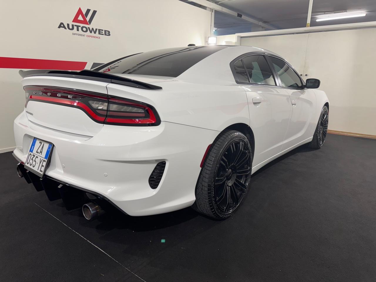 Dodge Charger 3.6 L V6 SXT ' CERCHI 22 '