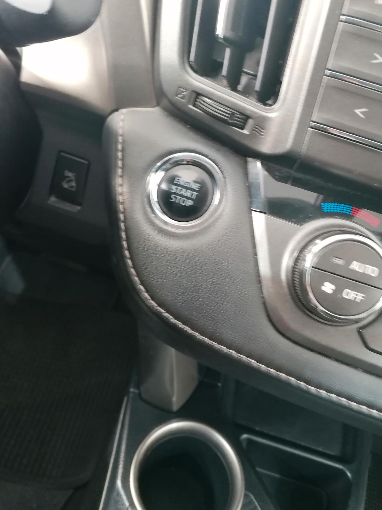 Toyota RAV 4 RAV4 2.0 D-4D 4WD Lounge White Ed.