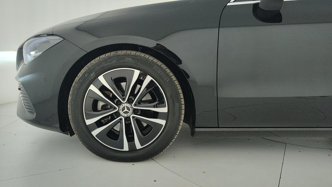 Mercedes-Benz CLA Shooting Brake 180 d Advanced auto