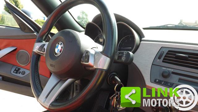 BMW Z4 ( E85 ) 2.2i roadster con interni in pelle rossa