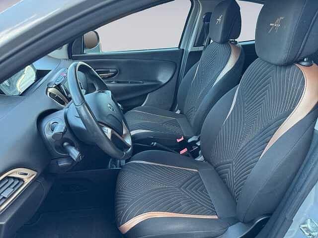 Lancia Ypsilon 1.0 FireFly Hybrid Alberta Ferretti