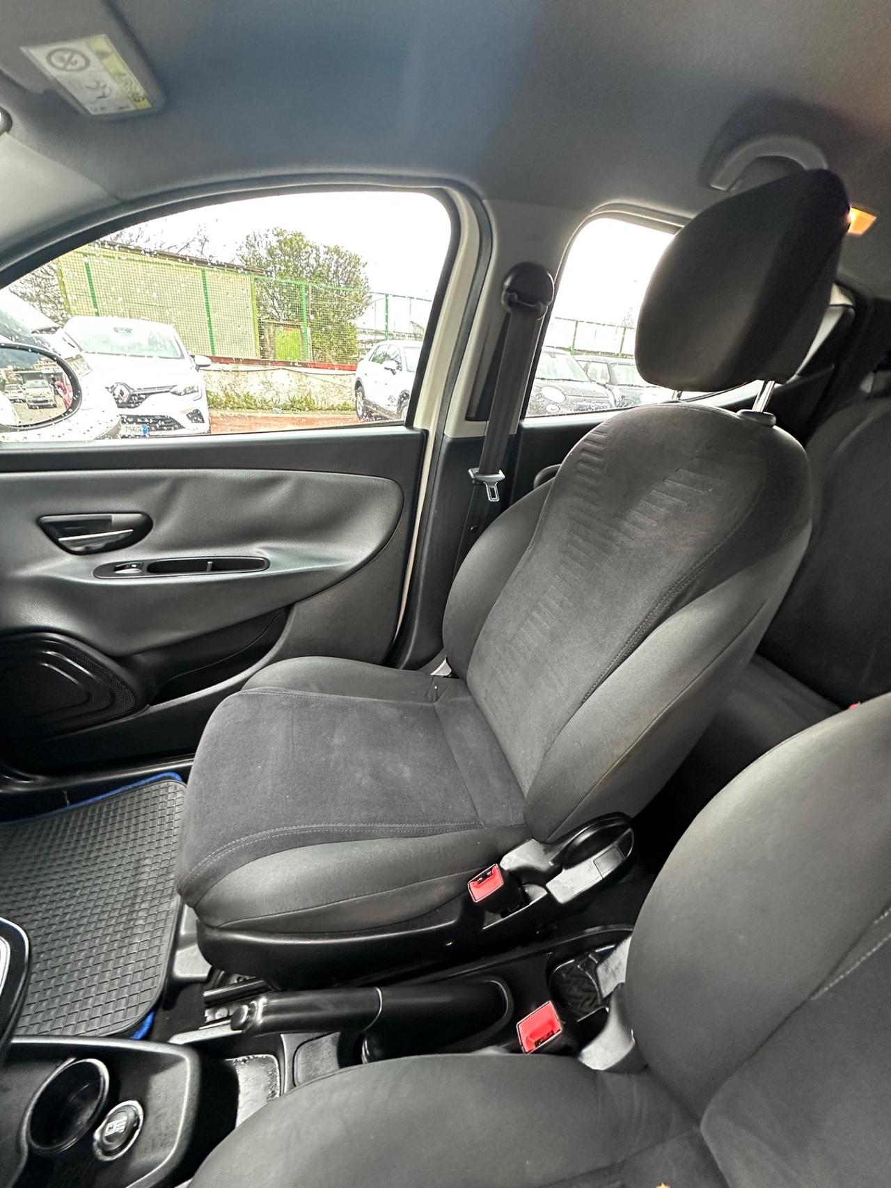 Lancia Ypsilon 1.2 69 CV 5 porte GPL Ecochic Platinum