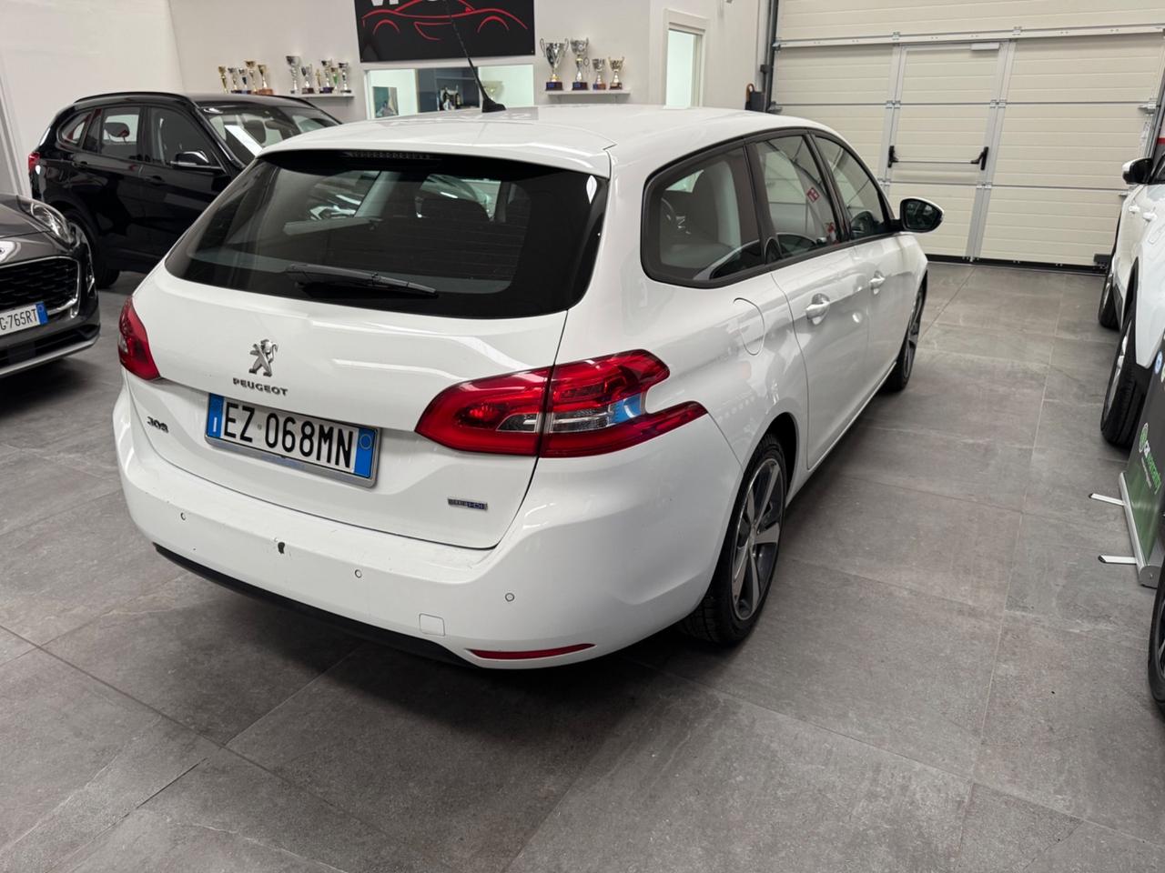 Peugeot 308 BlueHDi 120 S&S EAT6 SW Allure