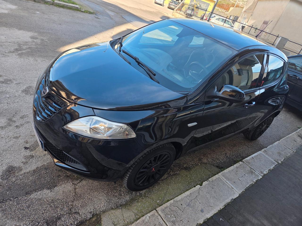 LANCIA YPSILON 1.2 BENZINA 70 CV GPL KM 99000 CERTIFICATI