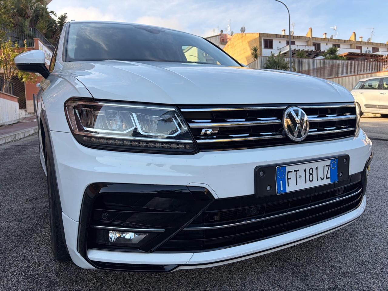 Volkswagen Tiguan 1.6 TDI R-Line strafull !!!