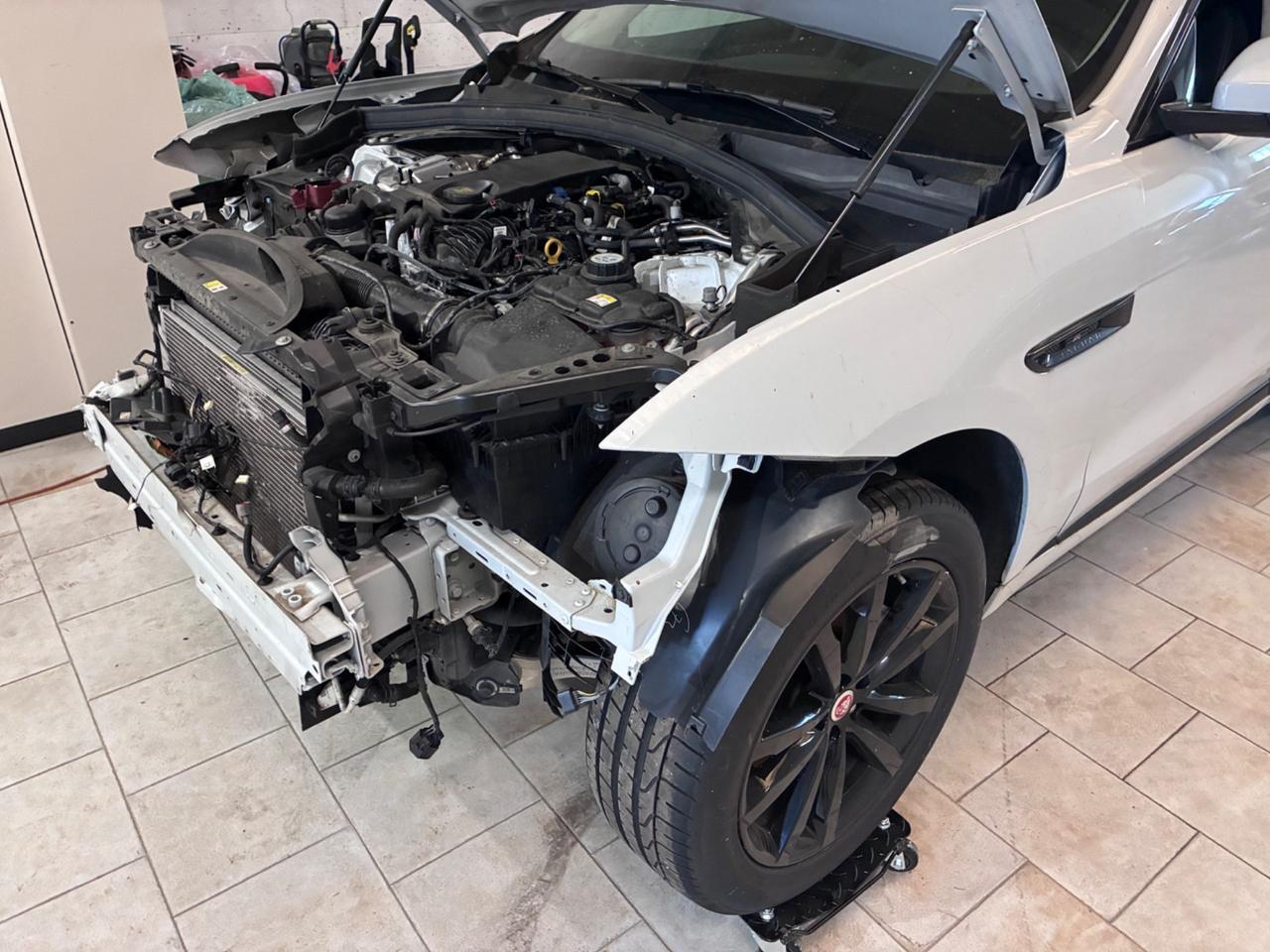 Jaguar F-Pace 2.0 D 180 CV AWD aut. R-Sport