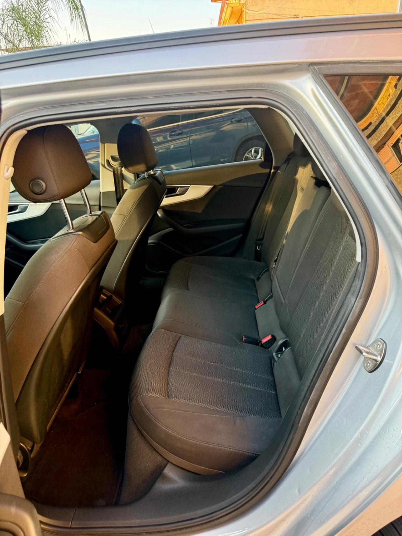 Audi A4 Avant 2.0 TDI 190CV ultra S tronic Design