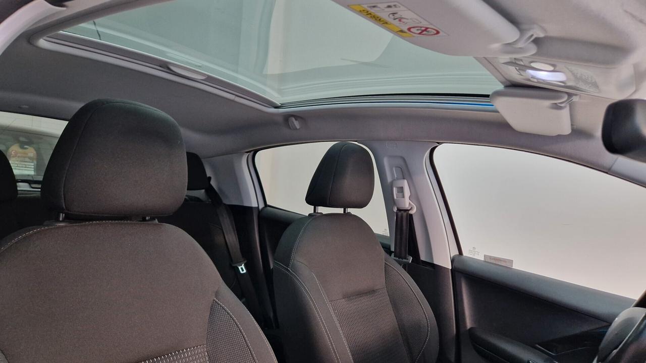 Peugeot 208 tetto panoramico
