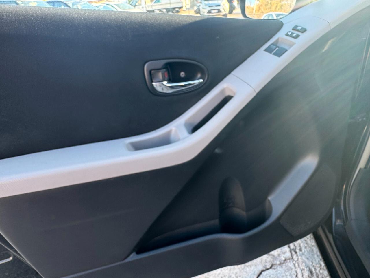 Toyota Yaris 1.0 5 porte