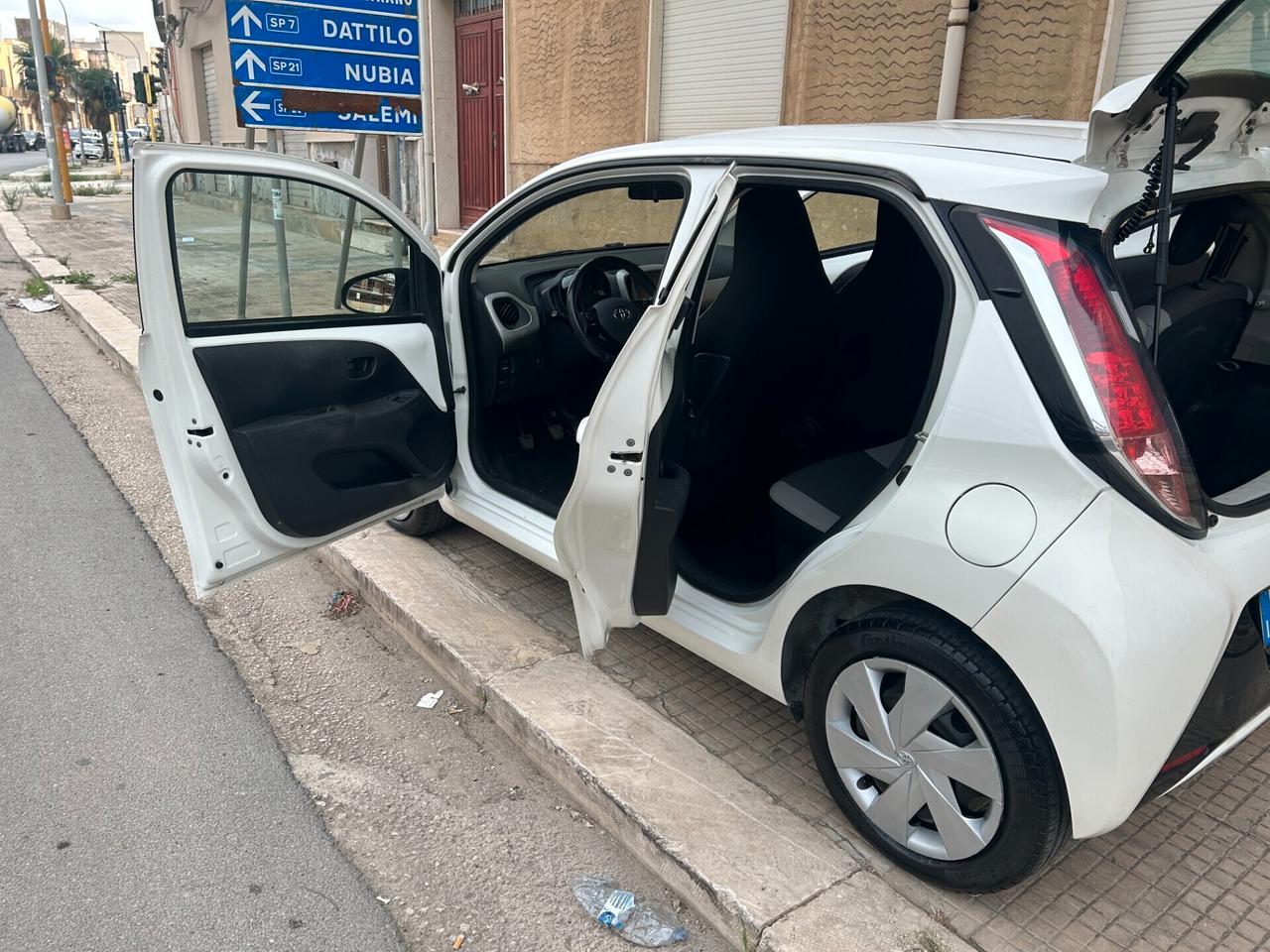 Toyota Aygo 1.0 VVT-i 69 CV 5 porte x-clusiv