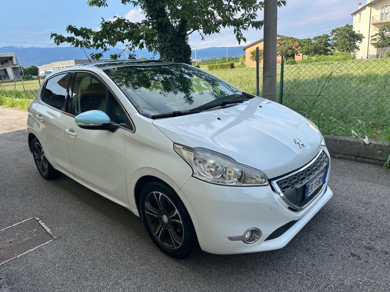 Peugeot 208 1.4 HDi 68 CV 5 porte Allure