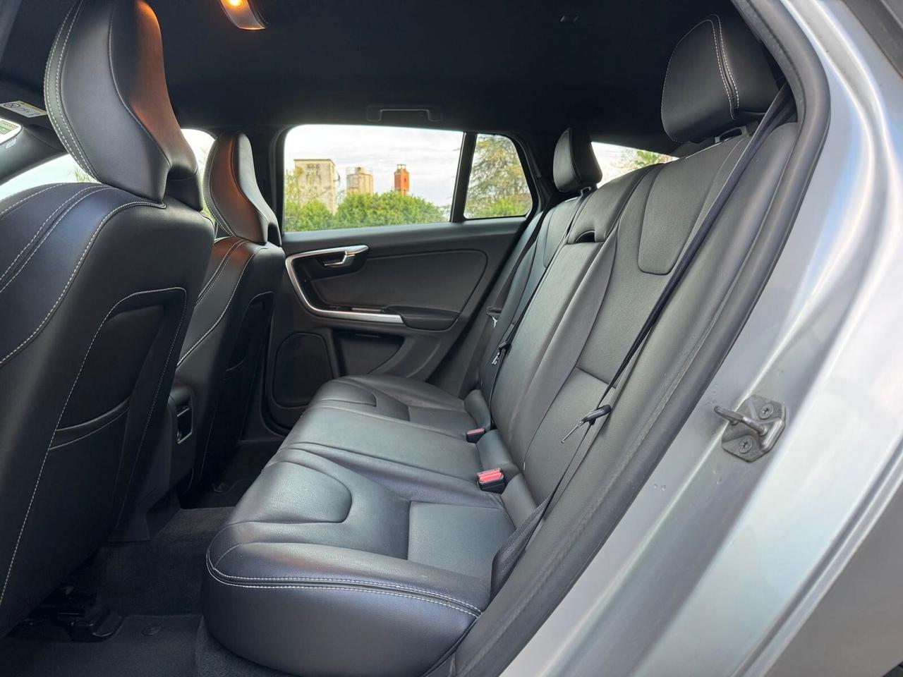 Volvo V60 D2 Geartronic Dynamic Edition
