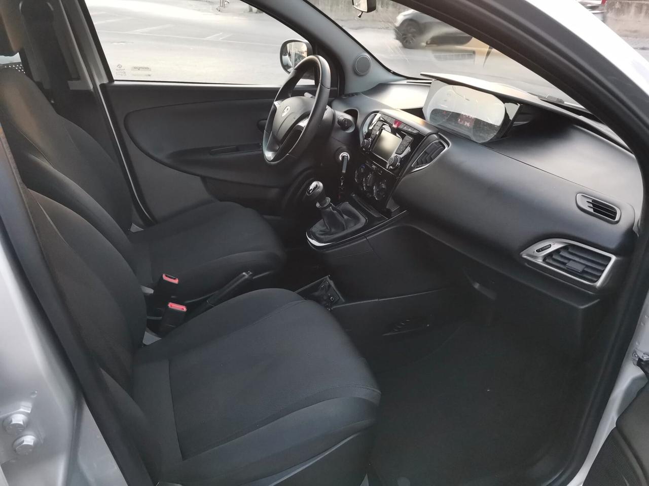 Lancia Ypsilon 1.2 69 CV 5 p. GPL Ecochic Gold