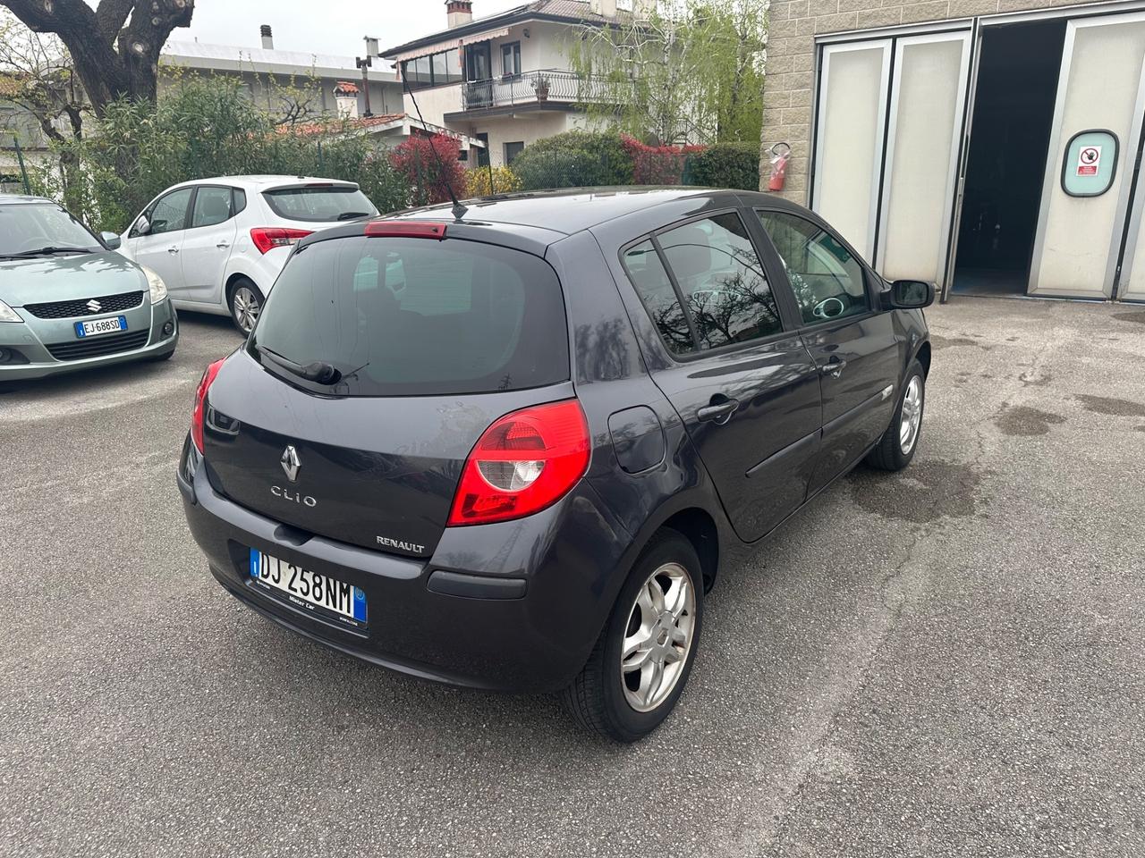 Renault Clio 1.2 5p. Rip Curl - 130.000km Neopatentati