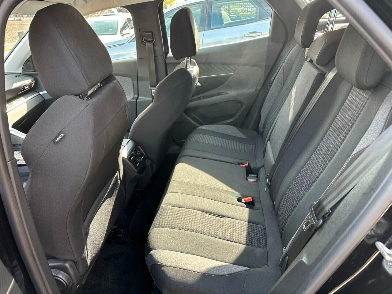 Peugeot 3008 1.5 bluehdi 130CV AT8