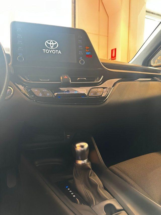 TOYOTA C-HR 1.8 Hybrid E-CVT Business