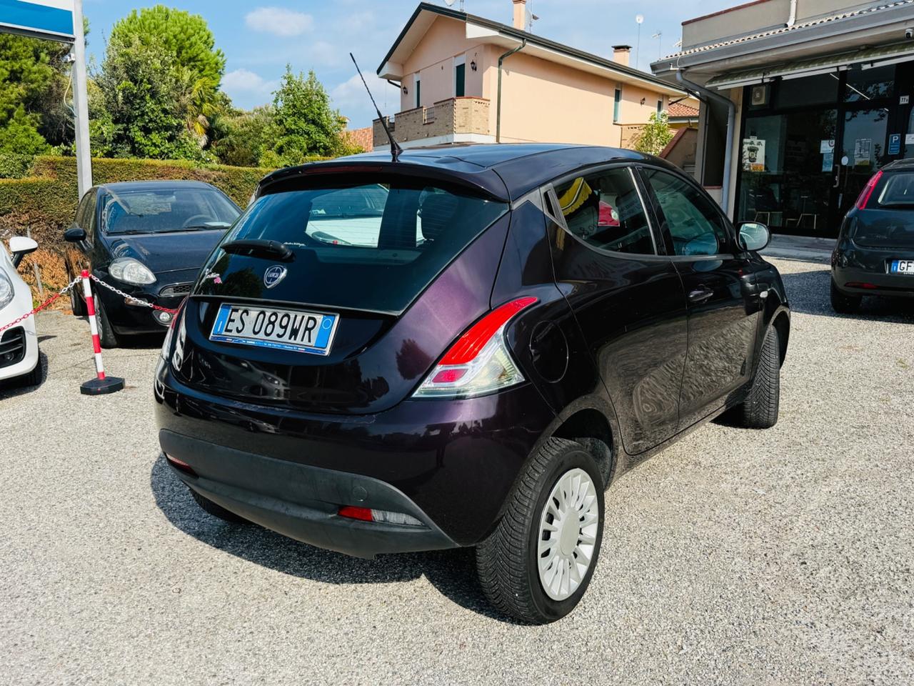 Lancia Ypsilon 0.9 TwinAir 85 CV 5 porte Metano Ecochic Elefantino