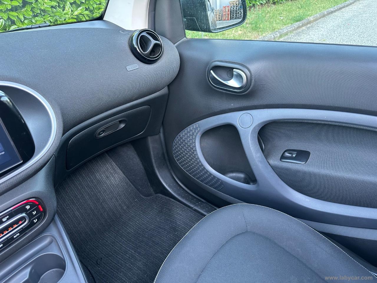 SMART fortwo 90 0.9T twin. cabrio Superpassion