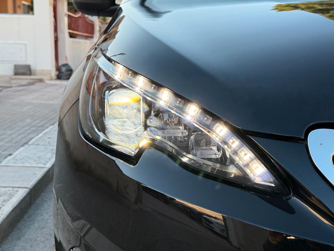 Peugeot 308 BlueHDi EAT6 Allure NAVI PELLE LED