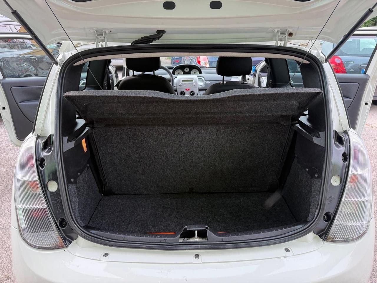 Lancia Ypsilon 1.3 MJT 75 CV Unyca