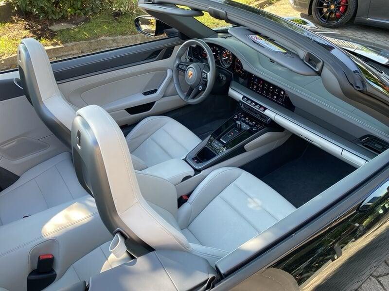 Porsche 911 992 Carrera 4 Cabriolet (992.1)