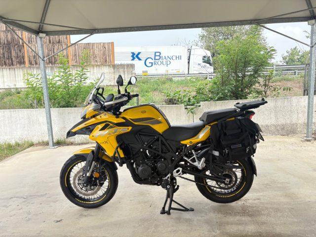BENELLI TRK 502 X SET VALIGE LATERALI E BAULETTO GIVI TREKKING 52L