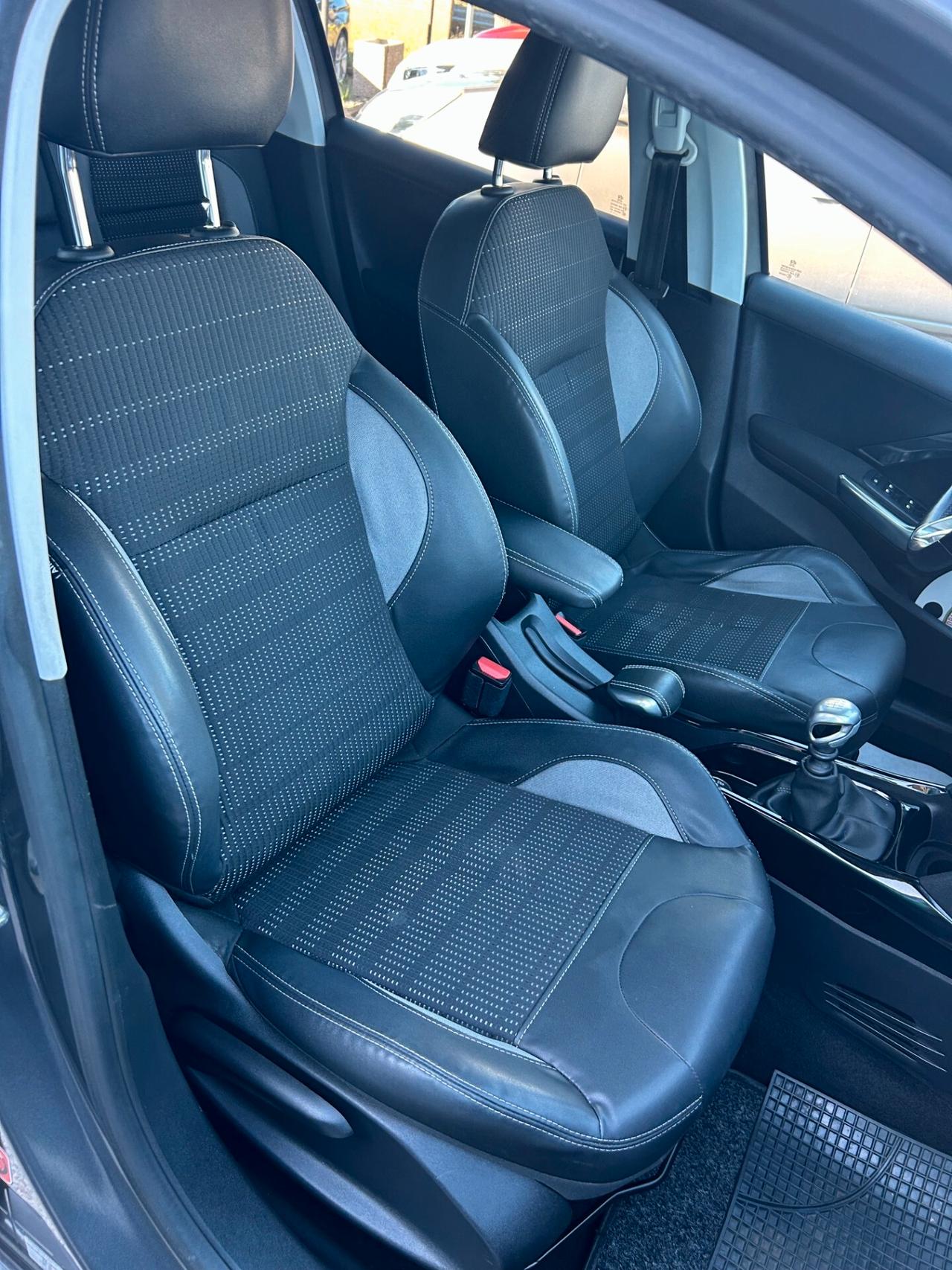 " UNA CHICCA " Peugeot 2008 Blue HDi Allure