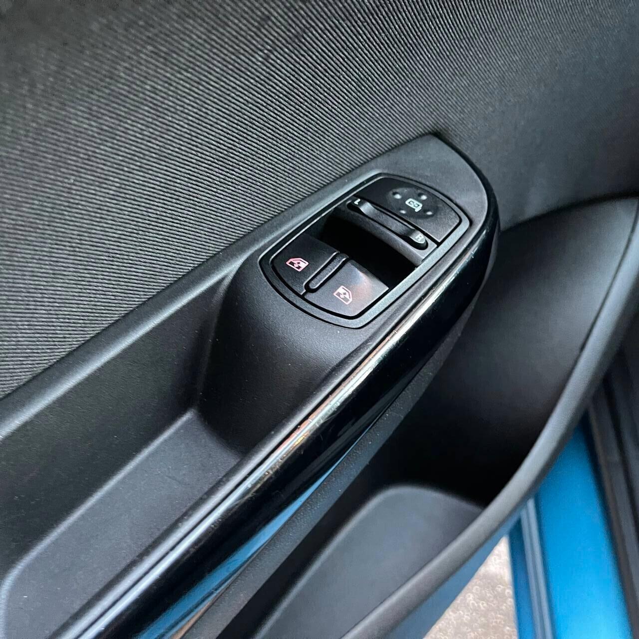 Opel Corsa 1.3 diesel 75CV biColor