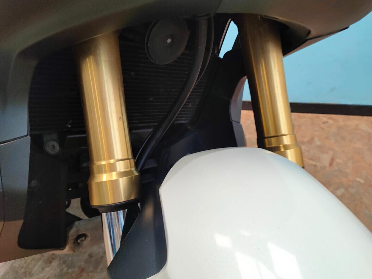 Honda X-ADV 750 con livrea Tricolour HRC