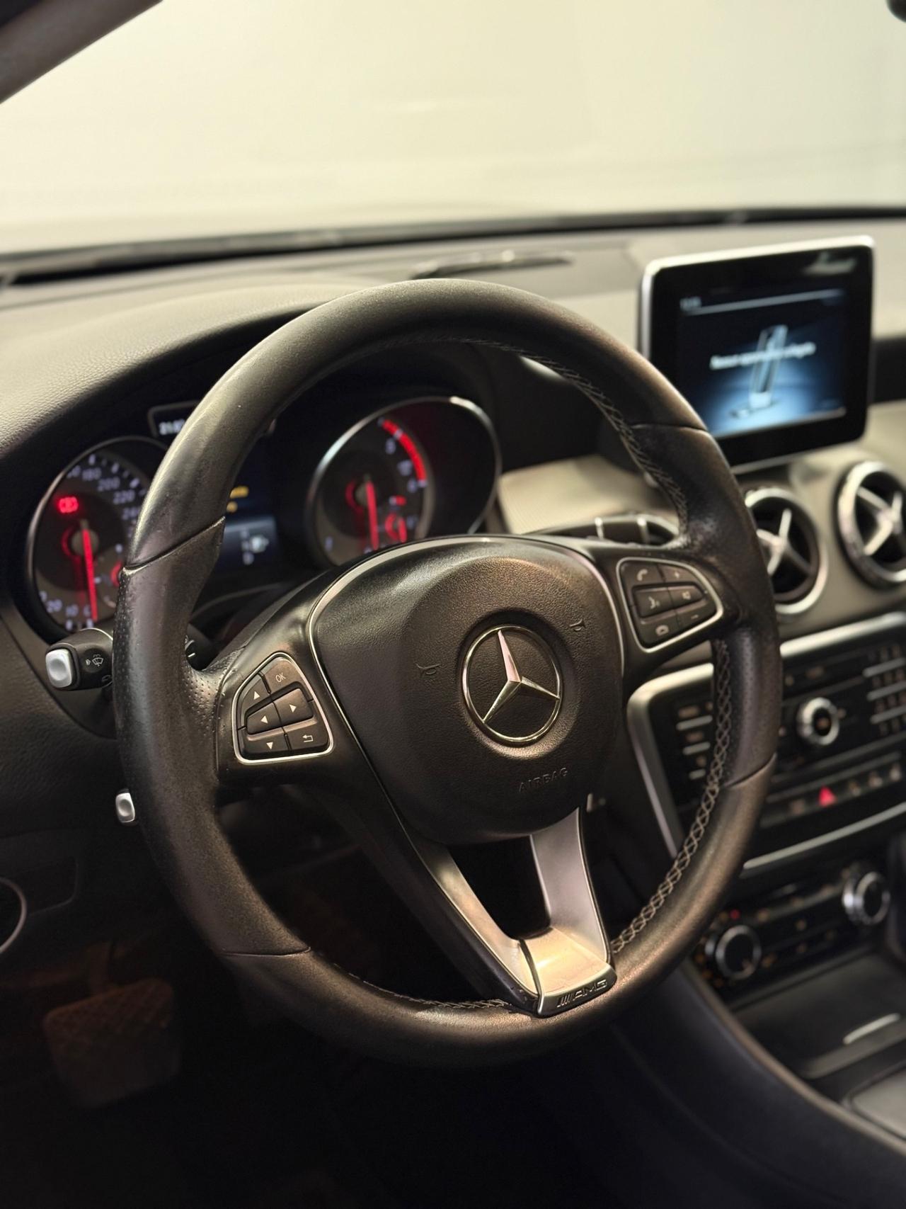 Mercedes-benz GLA 200 d Automatic Sport - Tetto
