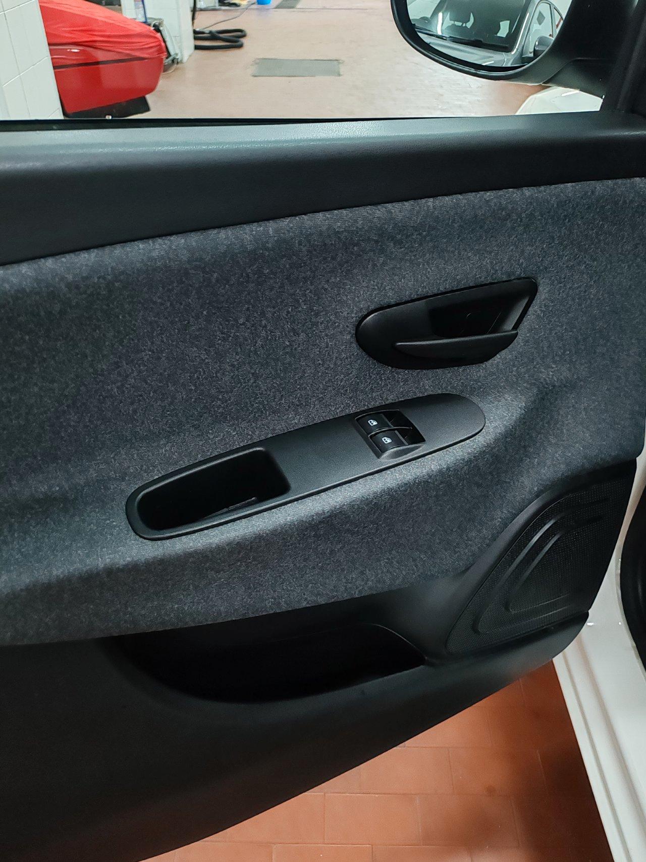 Lancia Ypsilon 1.0 hybrid Silver 5 POSTI