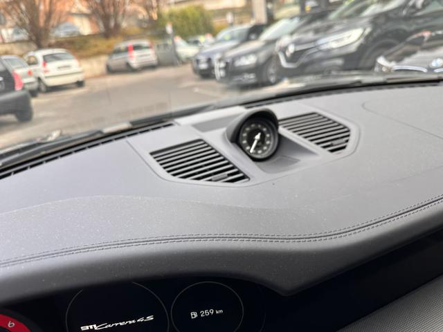 PORSCHE 911 Carrera 4S